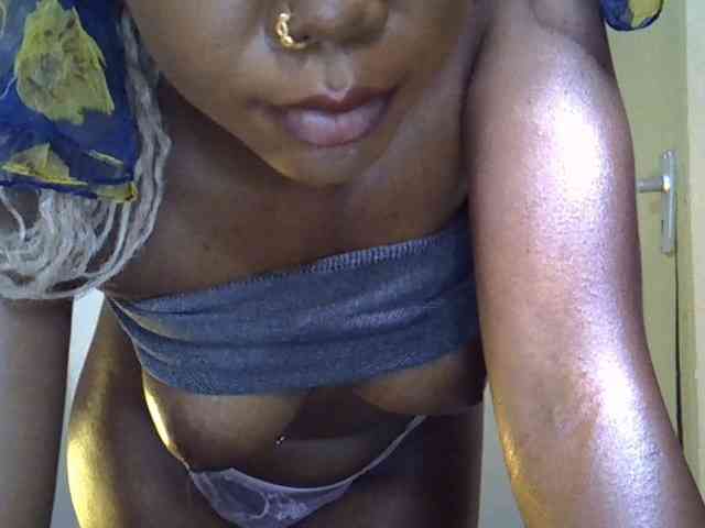 SpicyMackenzie1 webcam