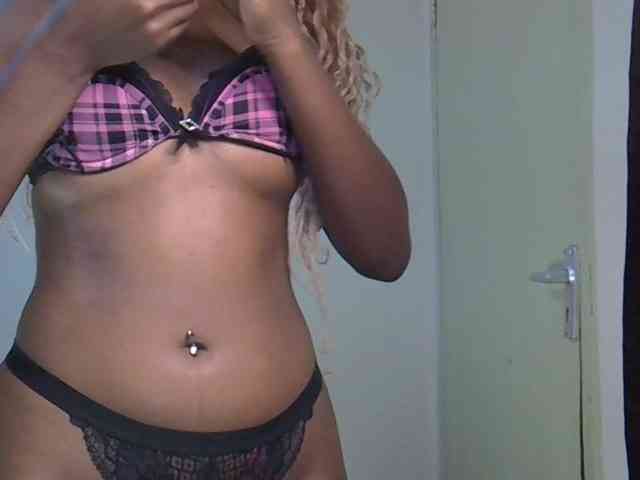 SpicyMackenzie1 webcam