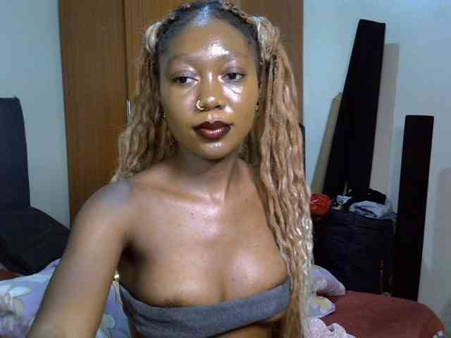 SpicyMackenzie1 webcam