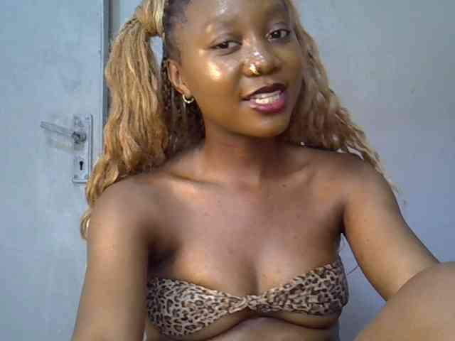 SpicyMackenzie1 webcam