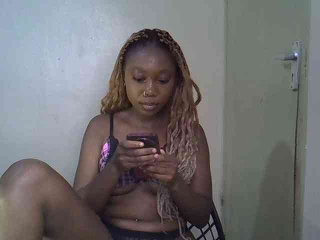 SpicyMackenzie1 webcam