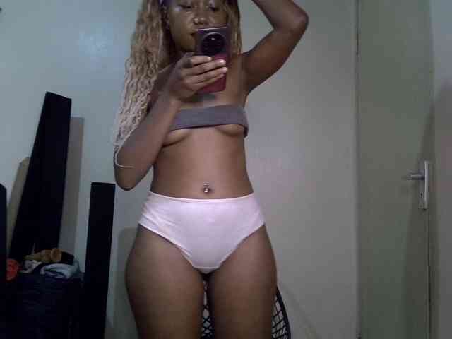 SpicyMackenzie1 webcam