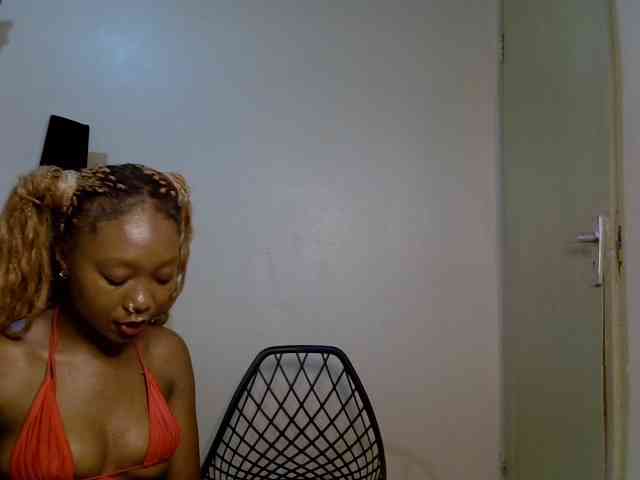 SpicyMackenzie1 webcam