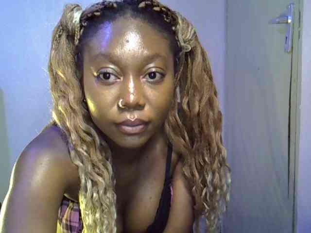 SpicyMackenzie1 webcam