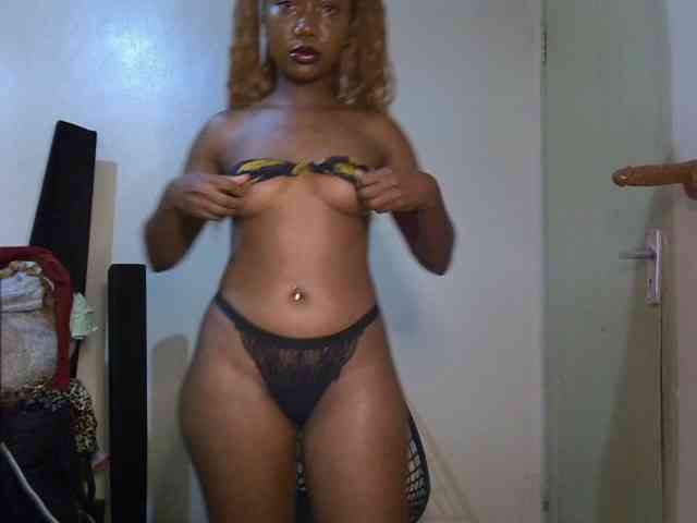 SpicyMackenzie1 webcam