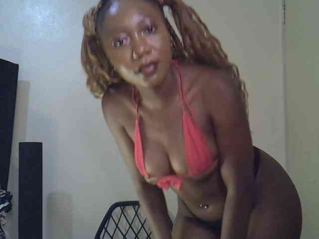 SpicyMackenzie1 webcam