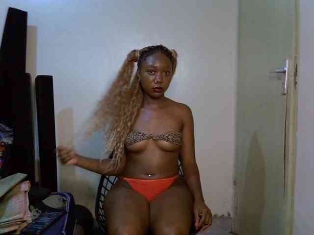 SpicyMackenzie1 webcam