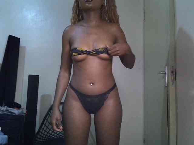 SpicyMackenzie1 webcam