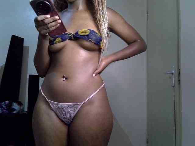 SpicyMackenzie1 Live Webcam on BongaCams