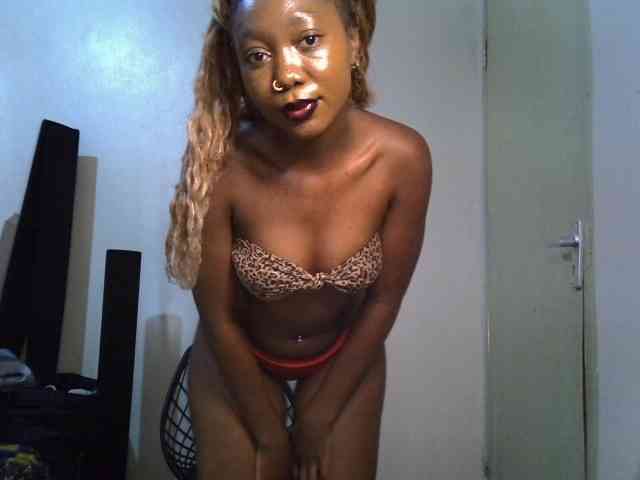 SpicyMackenzie1 webcam