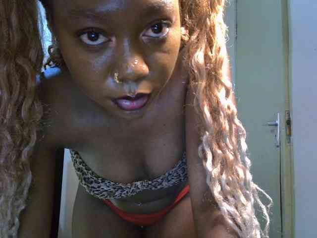 SpicyMackenzie1 webcam