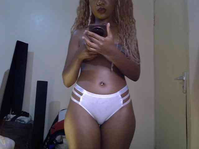 SpicyMackenzie1 webcam