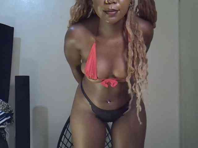 SpicyMackenzie1 webcam