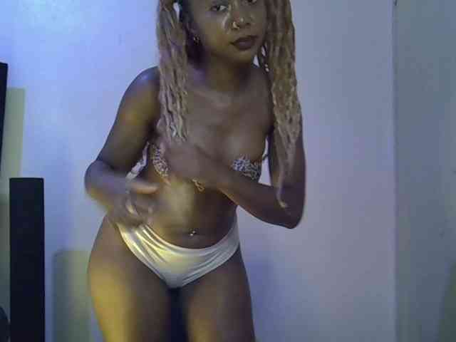 SpicyMackenzie1 webcam