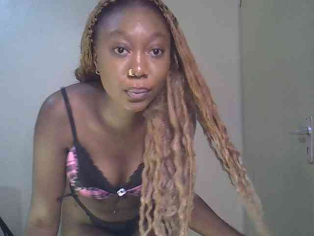 SpicyMackenzie1 webcam