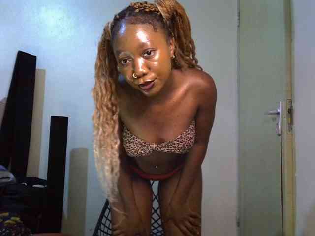 SpicyMackenzie1 webcam