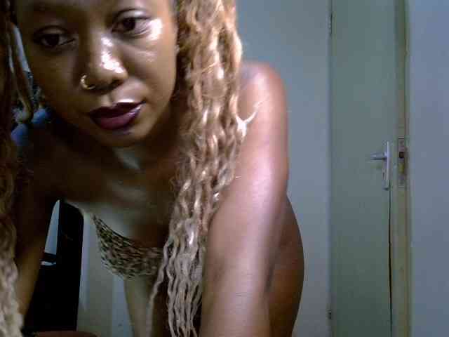 SpicyMackenzie1 webcam