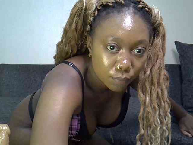 SpicyMackenzie1 webcam