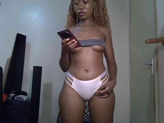 SpicyMackenzie1 webcam