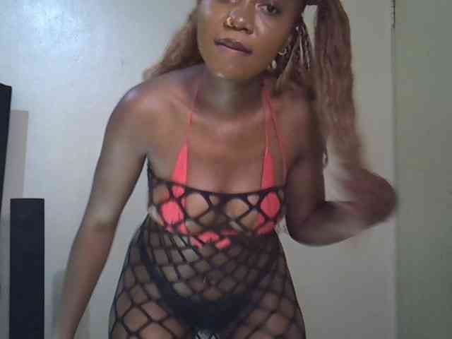 SpicyMackenzie1 webcam