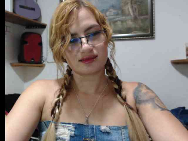 trinity31 Live Webcam on BongaCams