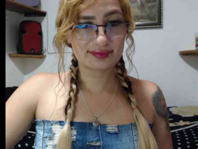 trinity31 Live Webcam on BongaCams