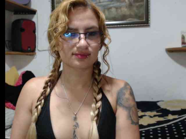 trinity31 Live Webcam on BongaCams