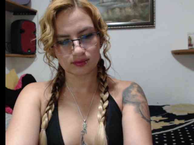 trinity31 Live Webcam on BongaCams