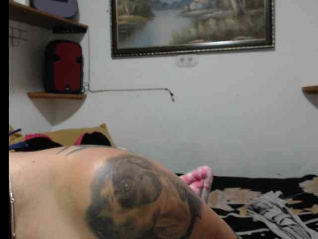 trinity31 Live Webcam on BongaCams