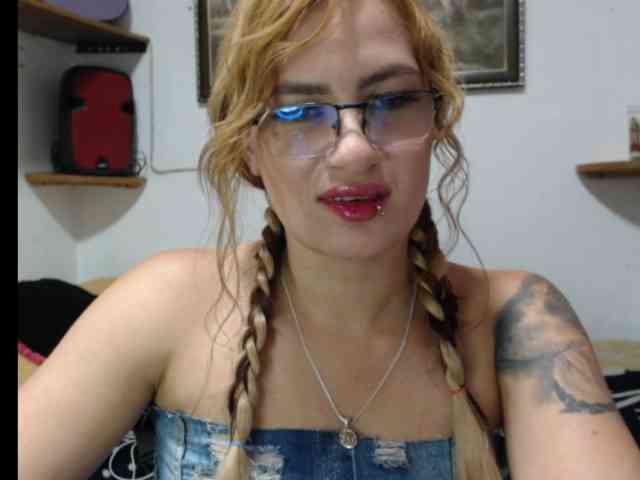 trinity31 Live Webcam on BongaCams