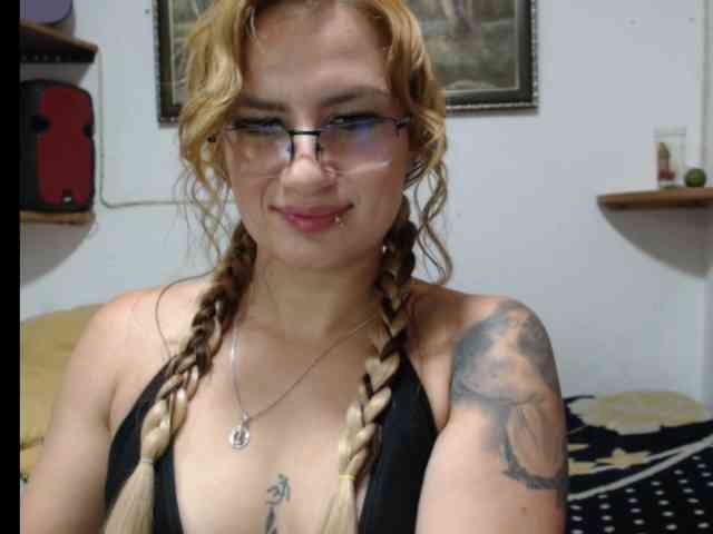 trinity31 Live Webcam on BongaCams