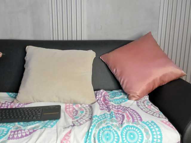 Live with Bella-Bloom on FliCam