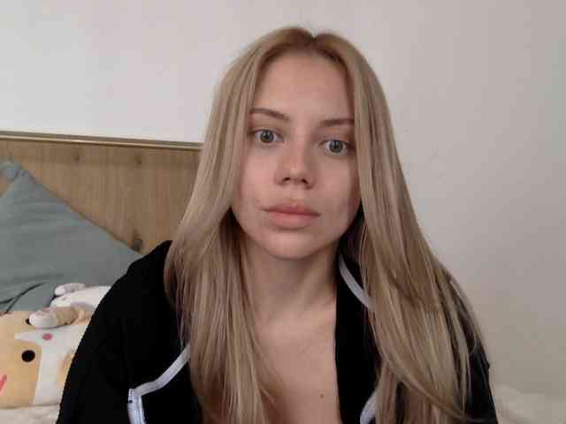 IconicDomi Live Webcam on BongaCams