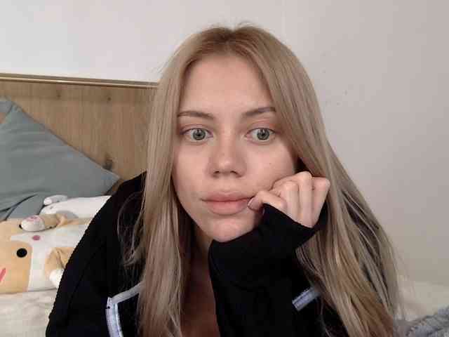 IconicDomi Live Webcam on BongaCams