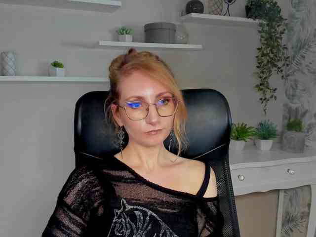 CinderellaMoon webcam