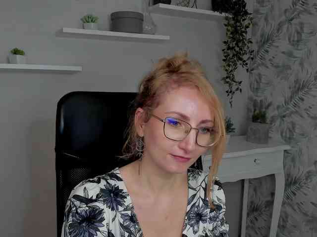 CinderellaMoon webcam