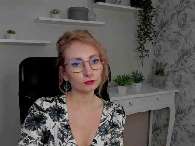 CinderellaMoon webcam