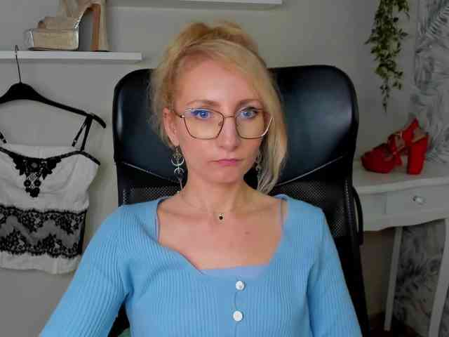 CinderellaMoon webcam