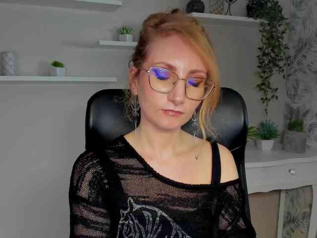 CinderellaMoon webcam