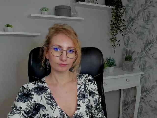 CinderellaMoon Live Webcam on BongaCams