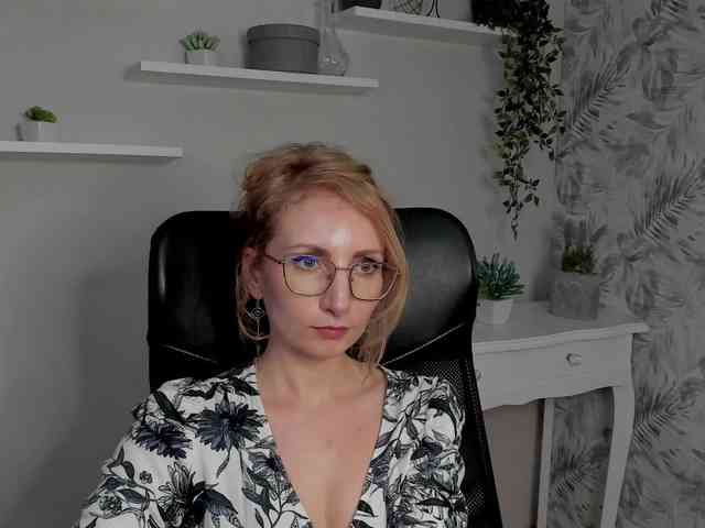 CinderellaMoon Live Webcam on BongaCams