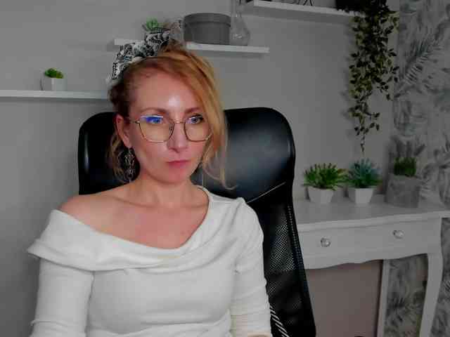 CinderellaMoon Live Webcam on BongaCams