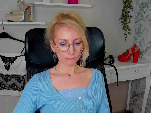 CinderellaMoon Live Webcam on BongaCams