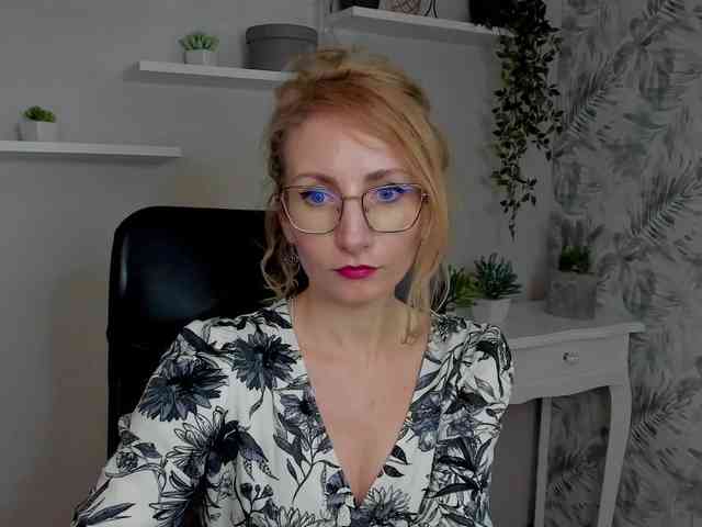 CinderellaMoon Live Webcam on BongaCams