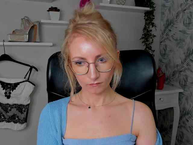 CinderellaMoon Live Webcam on BongaCams