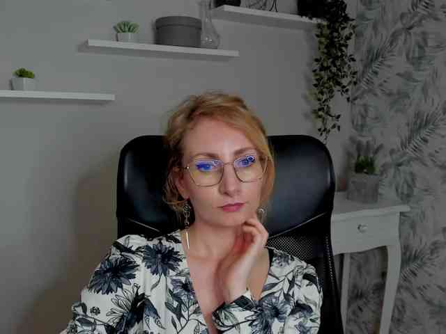 CinderellaMoon Live Webcam on BongaCams