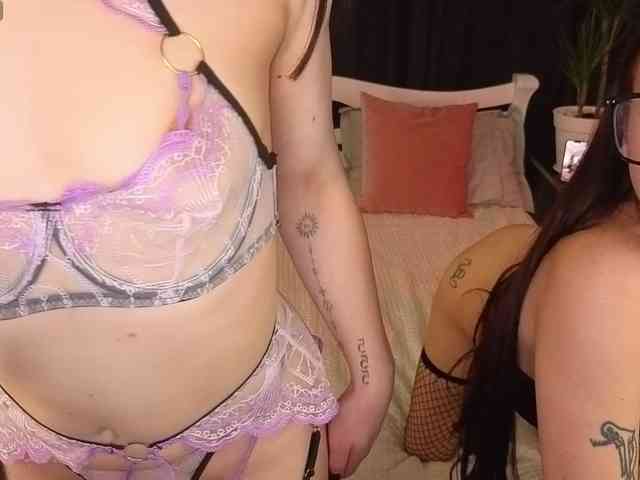 CutiesKittys Live Webcam on BongaCams