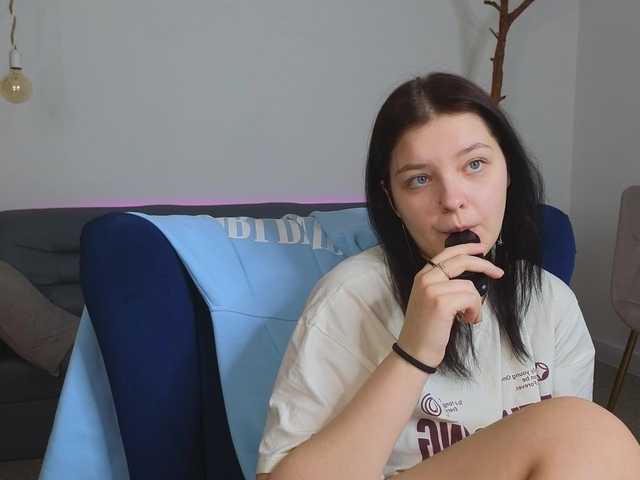 DeliaEffy live cam profile