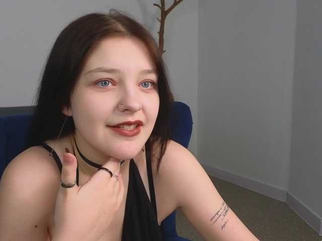 DeliaEffy's BongaCams show and profile