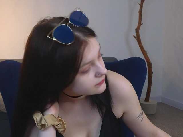 DeliaEffy's BongaCams show and profile